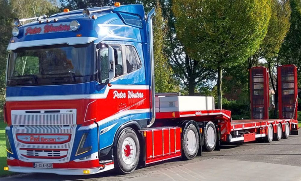 Volvo FH5 Globetrotter 6x2 Tag Axle Semi Lowloader w/Ramps 3 Axle PWT